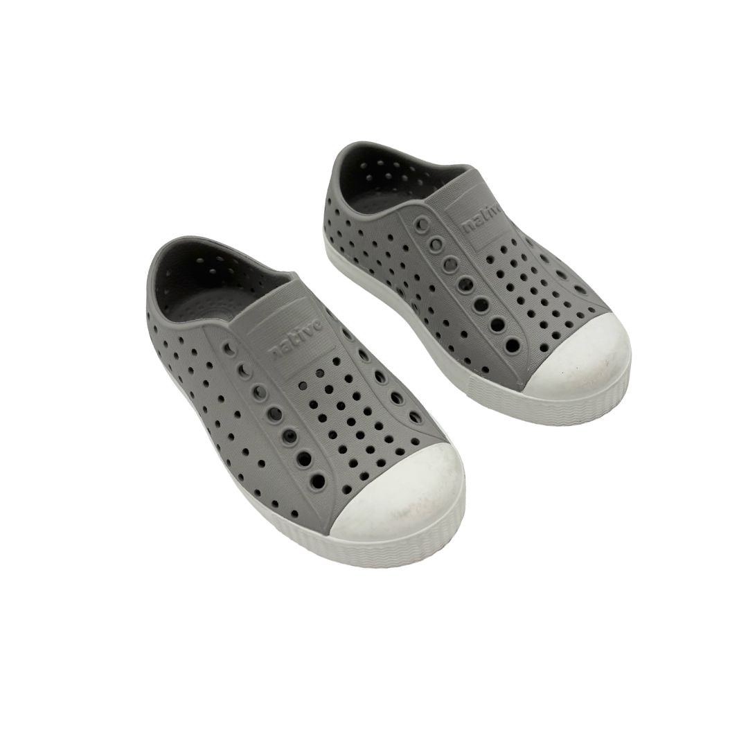 Native grey Jefferson, 8 little kid