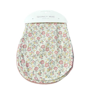 Quincy mae Bib pack of 2 new with tags, Baby