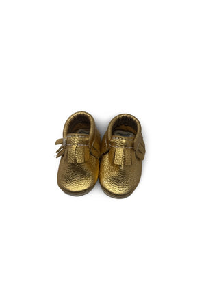 Minimoc Crib gold shoe, 0-3 months