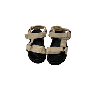 Baby Gap Never worn sandals, 7-8