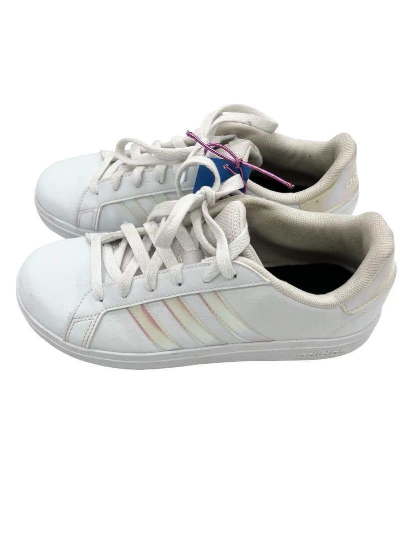 Adidaa white w/yellow court shoe, 5 big kid