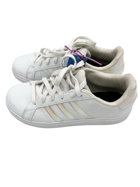 Adidaa white w/yellow court shoe, 5 big kid