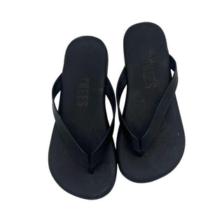 Tkees black flip flops, 1/2 big kid