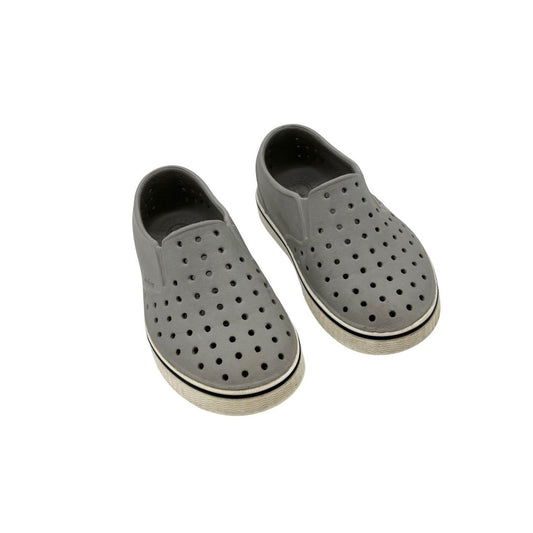 Natives grey Miles , 10 little kid