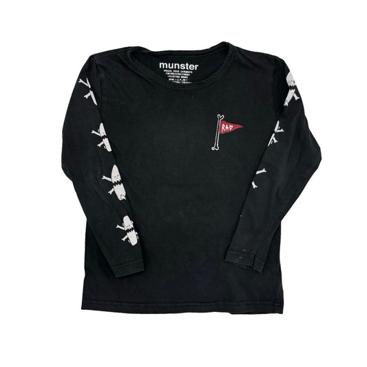Munster black Rad long sleeve w/small hole on sleeve, 5 years