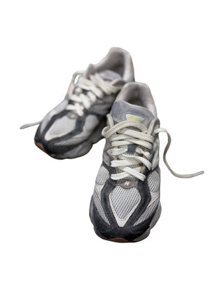 New Balance Grey, Cream and White Running Shoes - Some wear, reflected in price, 4 big kid