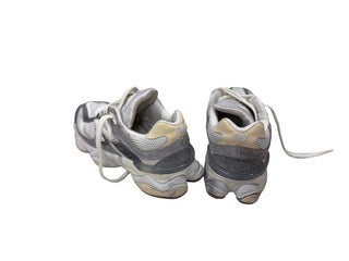 New Balance Grey, Cream and White Running Shoes - Some wear, reflected in price, 4 big kid