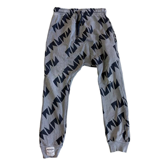 Nununu sweatpants * Tiny hole in knee, 10-11 years