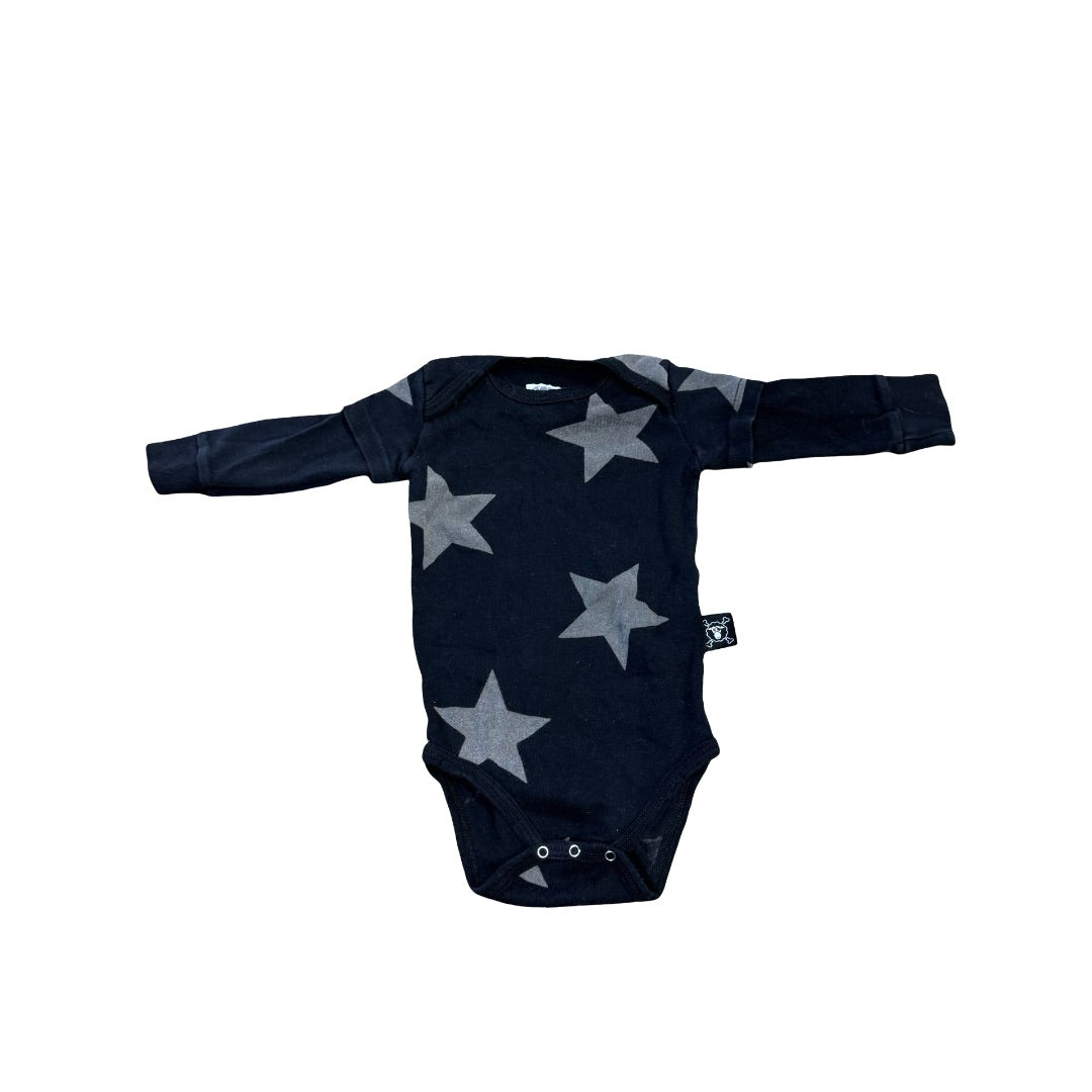 Nununu Black w/stars long sleeve onesie, 6-12 months