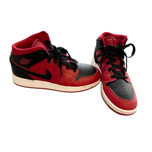 Nike shoes, 5 big kid