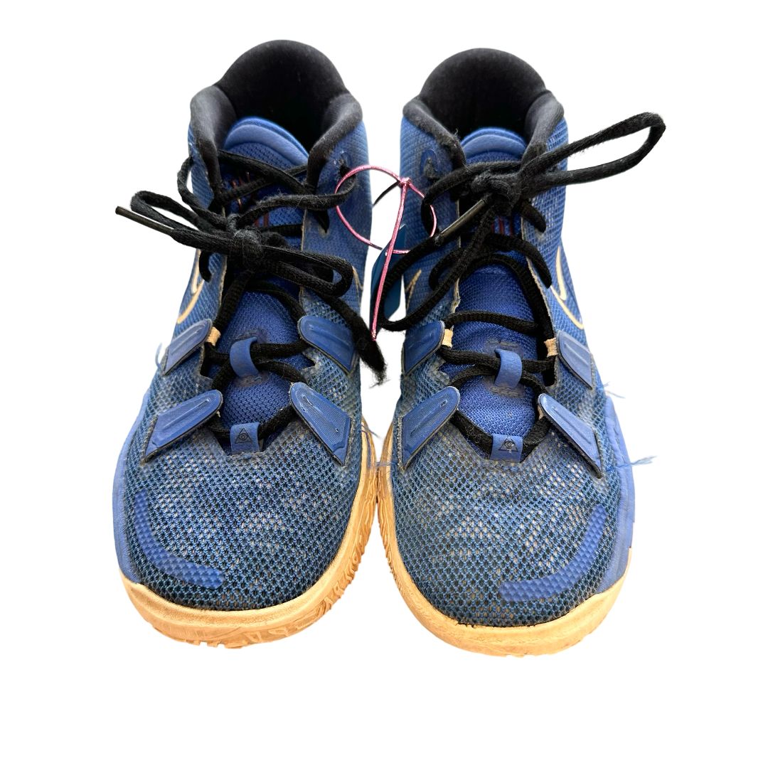 Nike shoes, 4 big kid