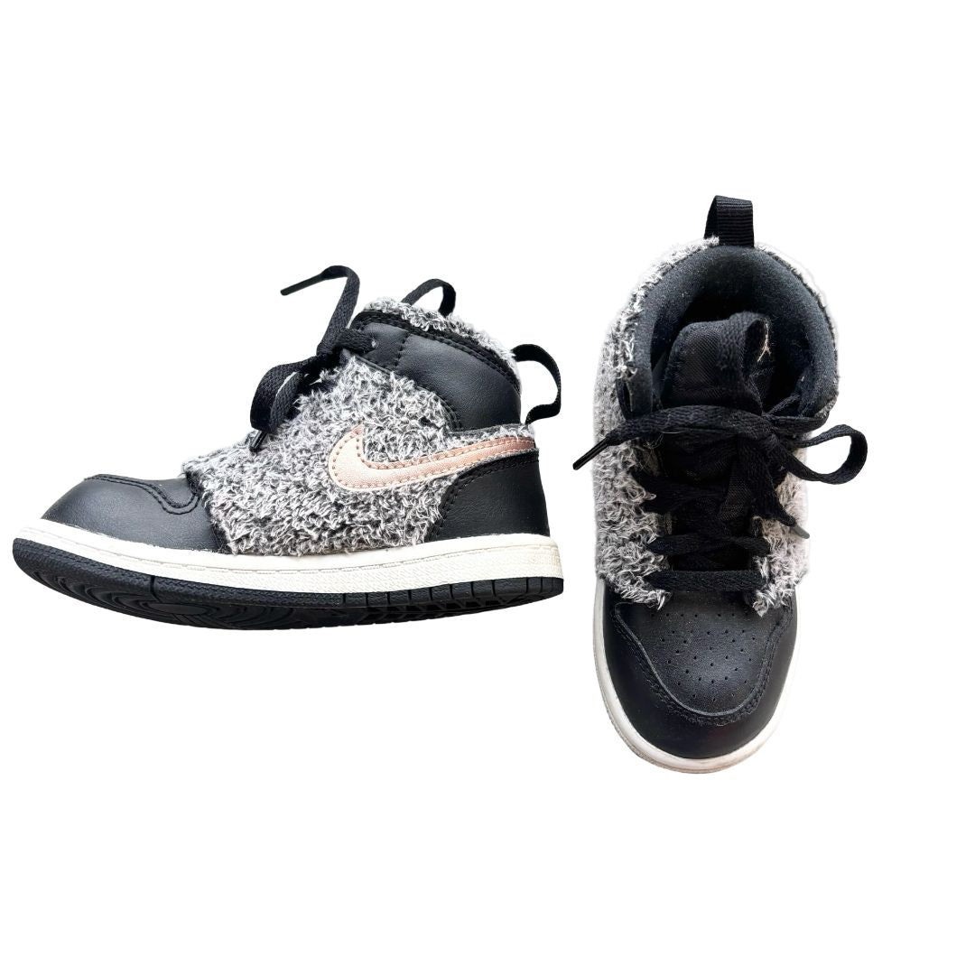 Nike shoes, 8 little kid