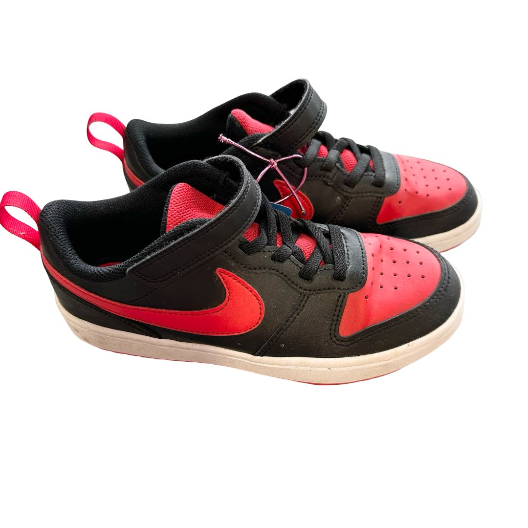 Nike shoes, 3 big kid