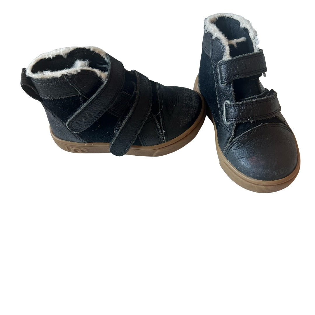 Uggs Boots, 6 little kid