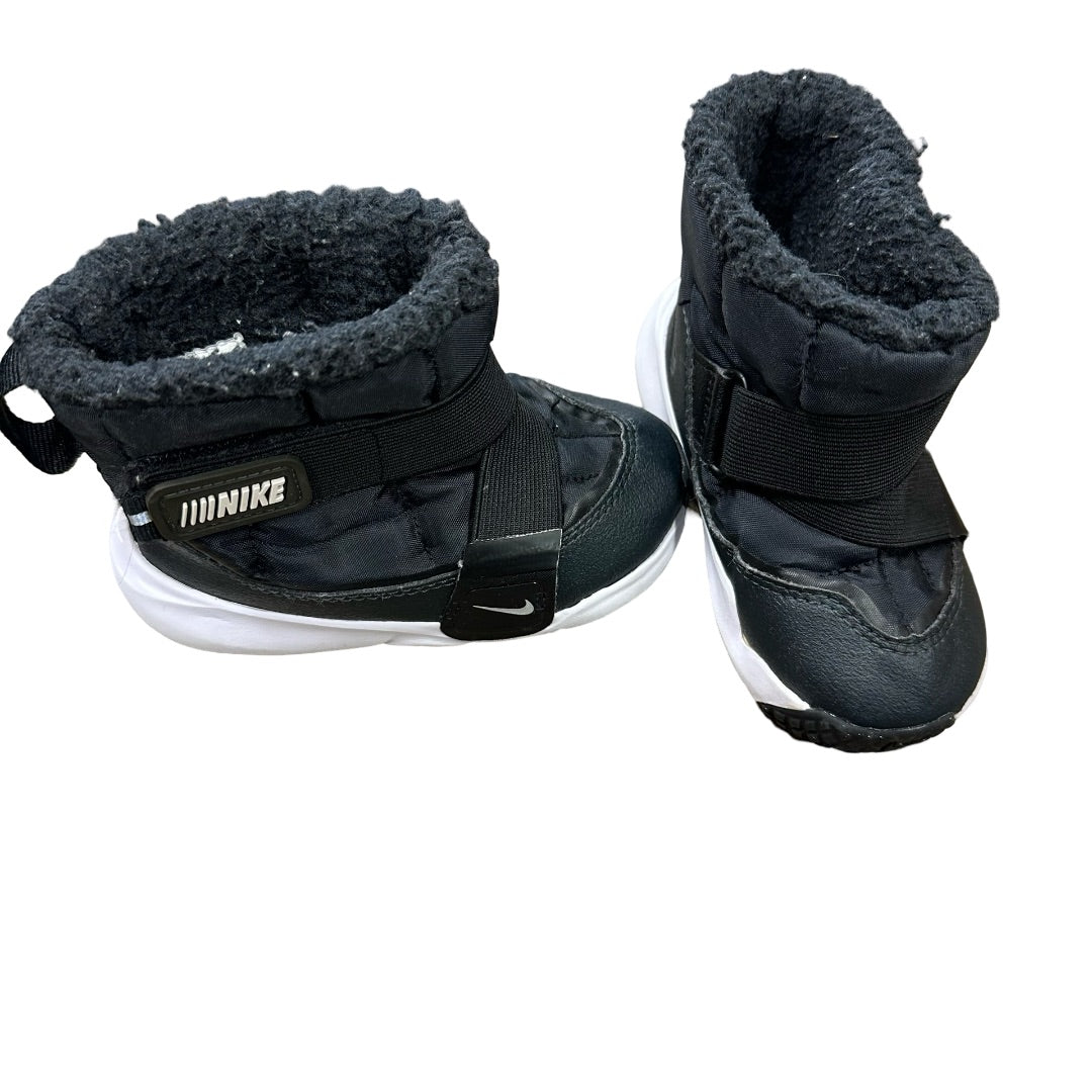 Nike winter boots, 7 little kid
