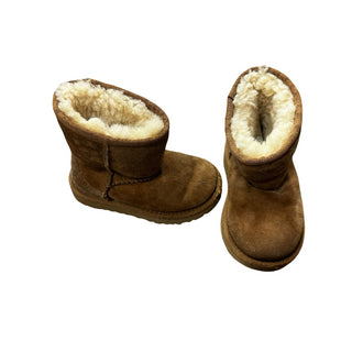 Uggs Boots, 7 little kid