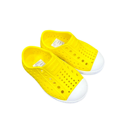 Natives yellow shoes, 5 little kid