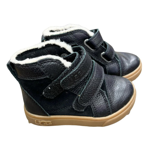 Ugg boots, 6 little kid