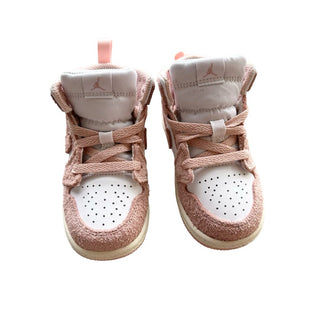 Jordan brand new in box, 7 little kid