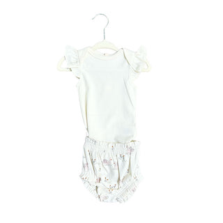 Quincy Mae Flutter sleeve body suit and gathered bloomer new with tags, 3-6 months