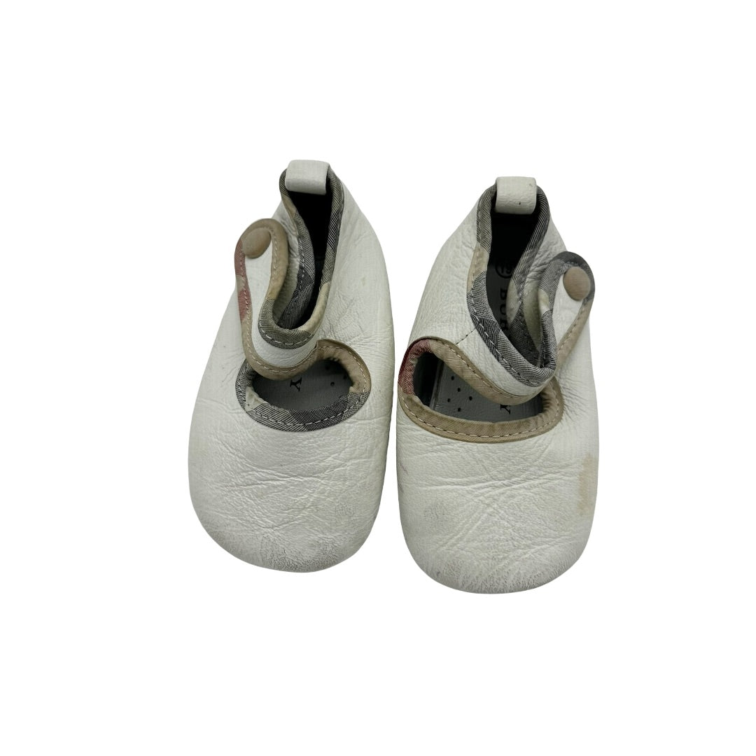 Burberry Crib shoes/ some staining, Eu 19