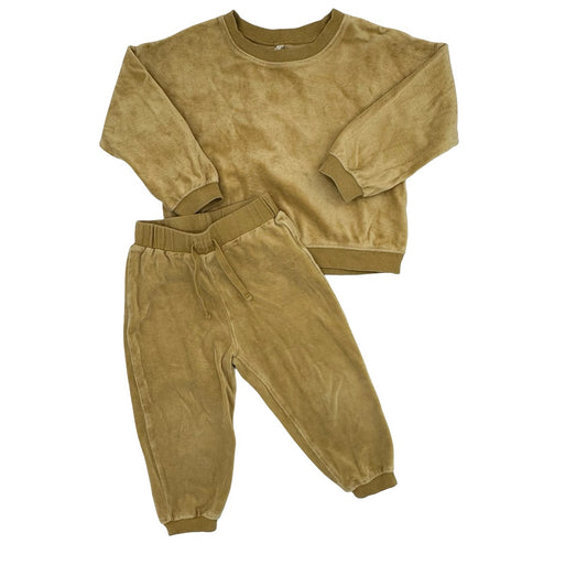 Quincy Mae Velour sweater and sweatpant set, 4 years